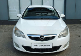 Подержанный автомобиль Opel Astra Hatchback 2011 года (2 фото)