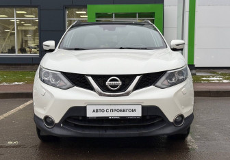 Подержанный автомобиль Nissan Qashqai 2014 года (2 фото)