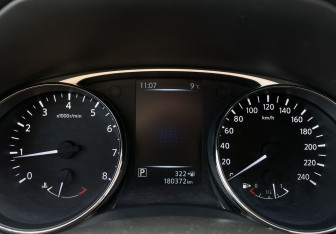 Подержанный автомобиль Nissan X-Trail 2015 года (12 фото)