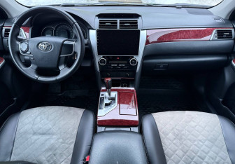 Подержанный автомобиль Toyota Camry Sedan 2012 года (9 фото)