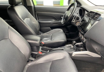 Подержанный автомобиль Mitsubishi ASX 2012 года (10 фото)