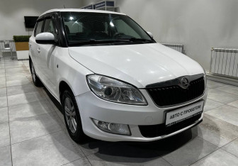 Подержанный автомобиль Skoda Fabia Hatchback 2013 года (3 фото)