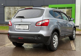 Подержанный автомобиль Nissan Qashqai 2010 года (5 фото)