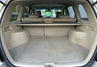 Подержанный автомобиль Toyota Highlander 2005 года (15 фото)