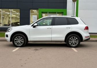 Подержанный автомобиль Volkswagen Touareg 2013 года (8 фото)