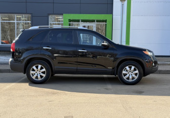 Подержанный автомобиль Kia Sorento 2009 года (4 фото)