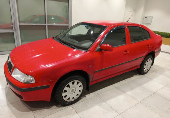 Подержанный автомобиль Skoda Octavia Liftback 2009 года (4 фото)