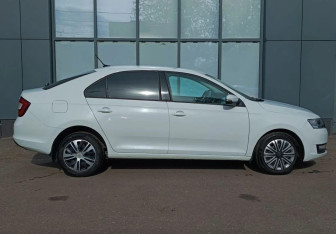 Подержанный автомобиль Skoda Rapid Liftback 2019 года (4 фото)