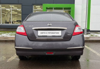 Подержанный автомобиль Nissan Teana 2012 года (6 фото)