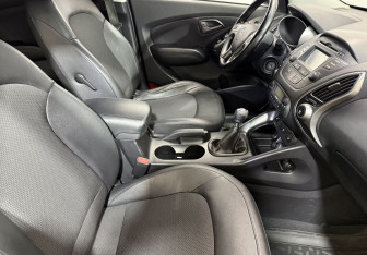 Подержанный автомобиль Hyundai ix35 2013 года (10 фото)