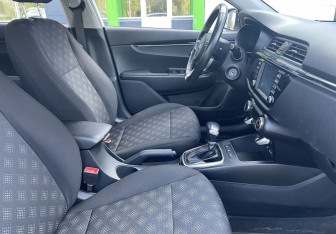 Подержанный автомобиль Kia Rio Hatchback 2019 года (10 фото)