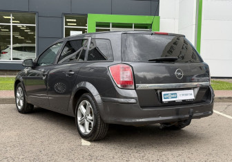 Подержанный автомобиль Opel Astra Wagon 2012 года (7 фото)