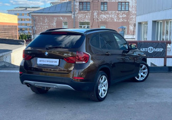 Подержанный автомобиль BMW X1 2012 года (5 фото)