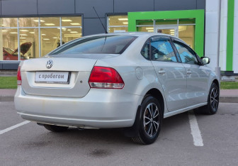 Подержанный автомобиль Volkswagen Polo Sedan 2011 года (6 фото)
