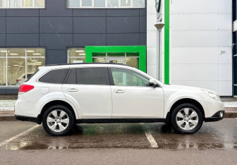 Подержанный автомобиль Subaru Outback Wagon 2011 года (4 фото)