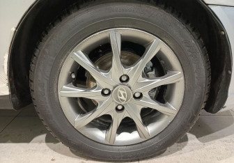 Подержанный автомобиль Hyundai Accent Sedan 2004 года (11 фото)