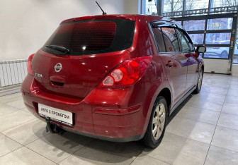 Подержанный автомобиль Nissan Tiida Hatchback 2007 года (6 фото)