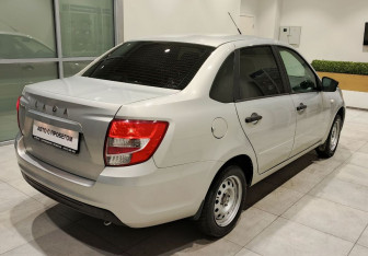 Подержанный автомобиль LADA (ВАЗ) Granta Sedan 2019 года (8 фото)