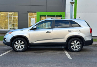Подержанный автомобиль Kia Sorento 2012 года (8 фото)