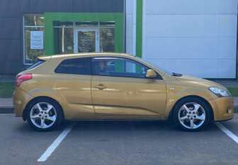 Подержанный автомобиль Kia Ceed Hatchback 2009 года (4 фото)