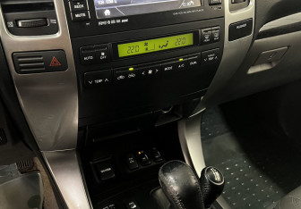 Подержанный автомобиль Toyota Land Cruiser Prado 2007 года (12 фото)