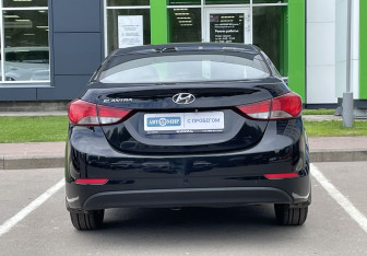 Подержанный автомобиль Hyundai Elantra Sedan 2014 года (6 фото)