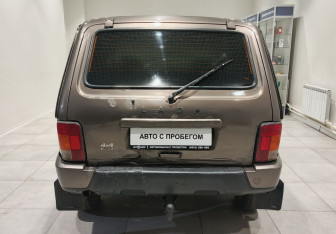 Подержанный автомобиль LADA (ВАЗ) 2121 (4x4) 2017 года (7 фото)