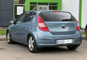 Подержанный автомобиль Hyundai i30 Hatchback 2009 года (7 фото)