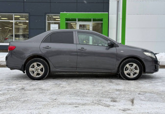 Подержанный автомобиль Toyota Corolla Sedan 2007 года (4 фото)