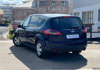 Подержанный автомобиль Ford S-MAX 2011 года (5 фото)