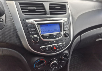 Подержанный автомобиль Hyundai Solaris Hatchback 2011 года (13 фото)