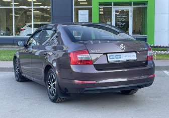 Подержанный автомобиль Skoda Octavia Liftback 2013 года (7 фото)