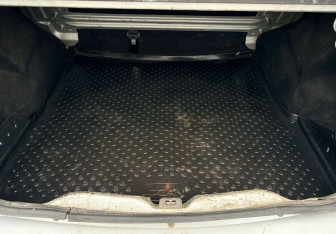 Подержанный автомобиль Renault Logan Sedan 2011 года (13 фото)