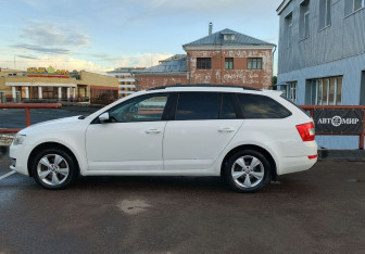 Подержанный автомобиль Skoda Octavia Wagon 2015 года (8 фото)