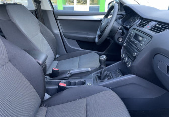 Подержанный автомобиль Skoda Octavia Liftback 2013 года (10 фото)