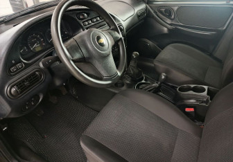 Подержанный автомобиль Chevrolet Niva 2017 года (11 фото)