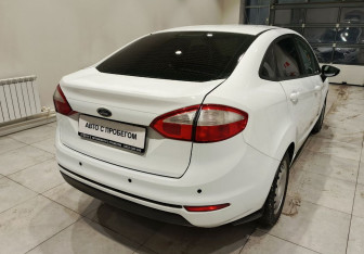 Подержанный автомобиль Ford Fiesta Sedan 2016 года (6 фото)