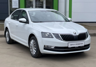 Подержанный автомобиль Skoda Octavia Liftback 2019 года (3 фото)