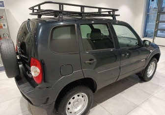 Подержанный автомобиль Chevrolet Niva 2017 года (10 фото)