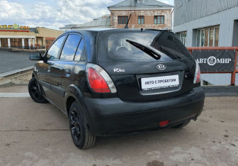Подержанный автомобиль Kia Rio Hatchback 2005 года (6 фото)