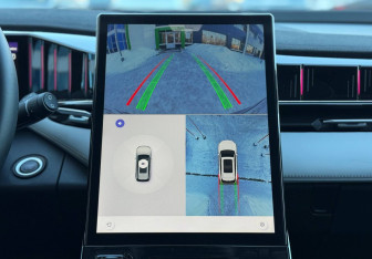 Подержанный автомобиль Geely Atlas 2023 года (15 фото)