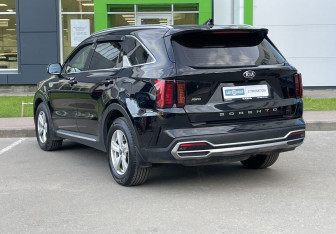 Подержанный автомобиль Kia Sorento 2021 года (8 фото)