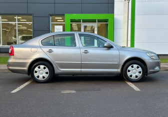 Подержанный автомобиль Skoda Octavia Liftback 2013 года (8 фото)