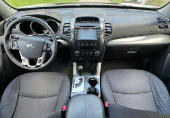 Подержанный автомобиль Kia Sorento 2012 года (9 фото)