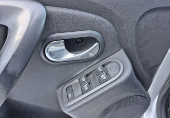 Подержанный автомобиль Renault Duster 2017 года (16 фото)