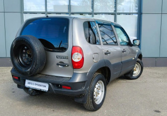 Подержанный автомобиль Chevrolet Niva 2017 года (7 фото)