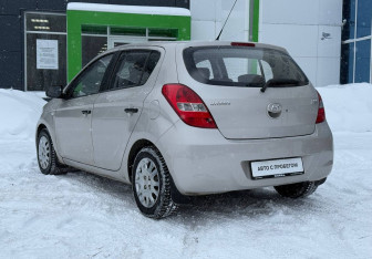 Подержанный автомобиль Hyundai i20 2010 года (6 фото)