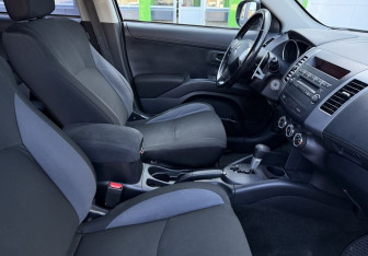 Подержанный автомобиль Mitsubishi Outlander 2010 года (10 фото)