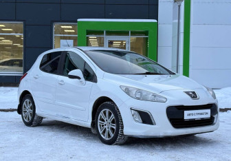 Подержанный автомобиль Peugeot 308 Hatchback 2012 года (3 фото)