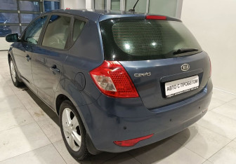 Подержанный автомобиль Kia Ceed Hatchback 2011 года (7 фото)